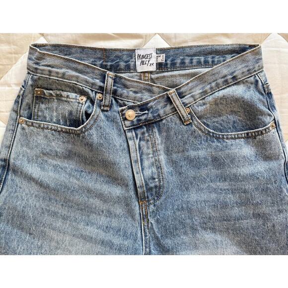 Princess Polly Asymmetrical Straightleg Light Wash Jeans Button Fly Size 2 - Picture 5 of 6